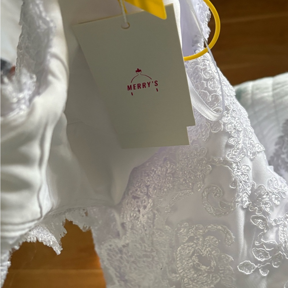 Merry's White Lace Bridal Dress